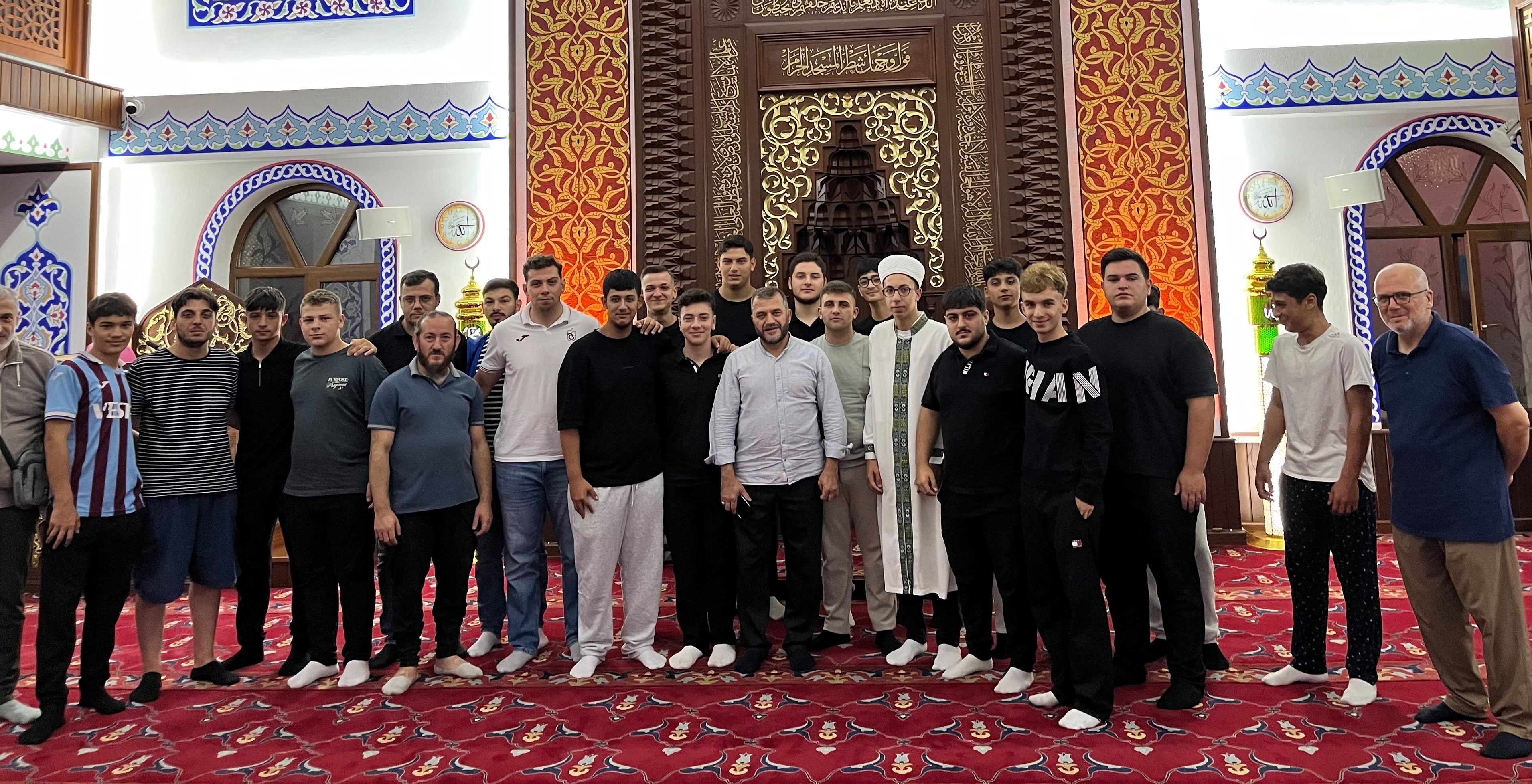 Sürmene Gençlerinden Örnek Sabah Namazı Buluşması
