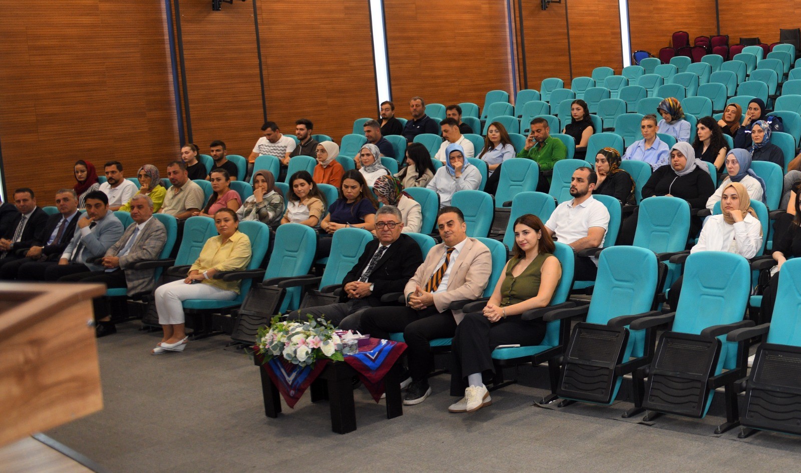 GENÇLİK ÇALIŞTAY’INDA, GENÇLERİN YEREL YÖNETİMLERE KATILIMI ELE ALINDI