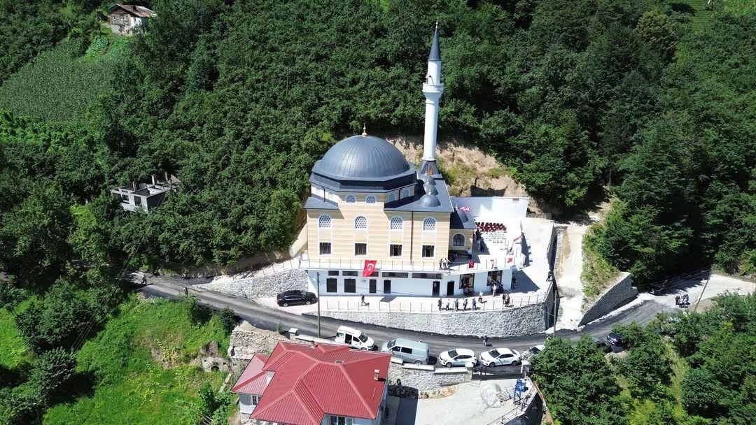 Oylum Onüçler Yeni Camii Dualarla Hizmete Açıldı