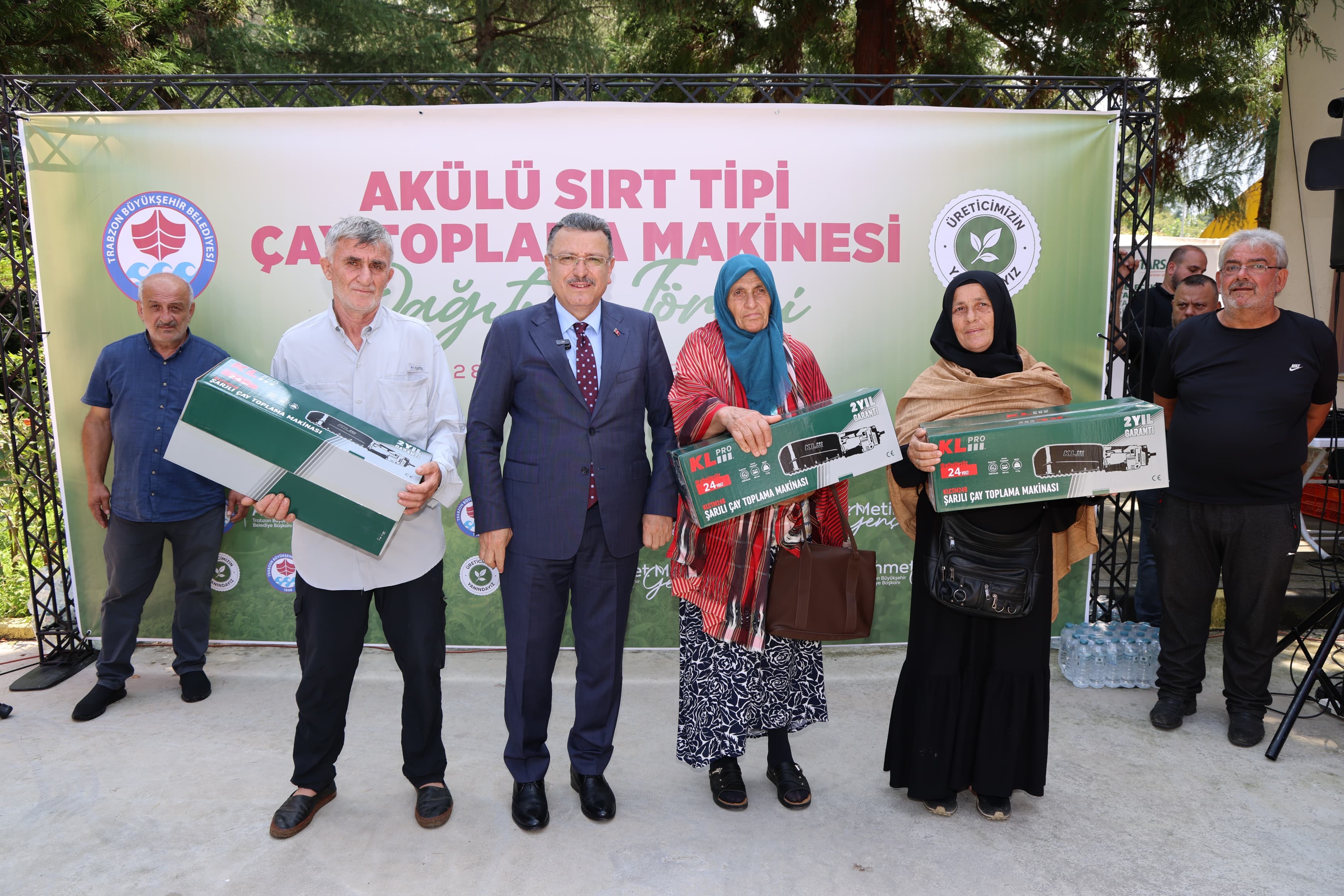 BÜYÜKŞEHİR’DEN ÇAY ÜRETİCİSİNE DESTEK