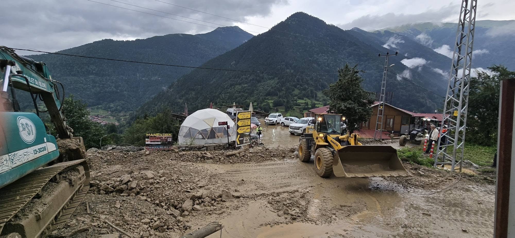 Uzungöl Koşan Deresi’nde Yoğun Yağış Sonrası Müdahale Sürüyor