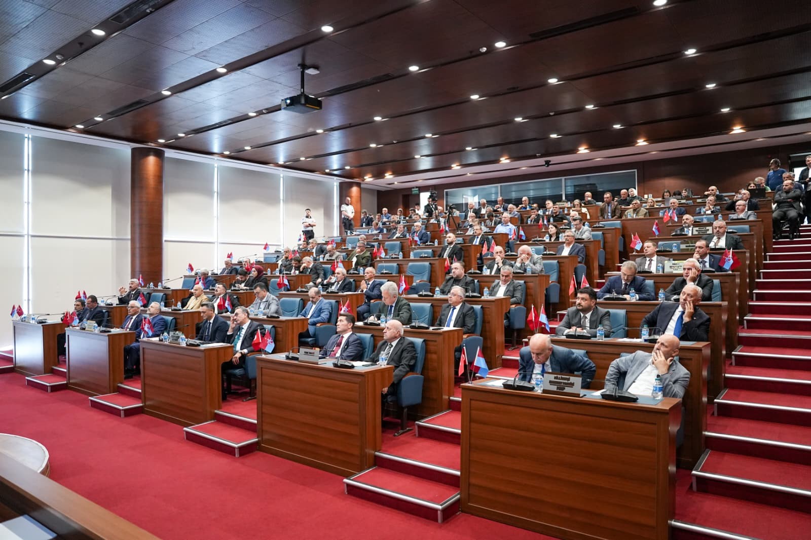 ZORLU, TRABZON SANATEVİ’NİN TAHLİYESİNİ BÜYÜKŞEHİR MECLİSİ’NE TAŞIDI