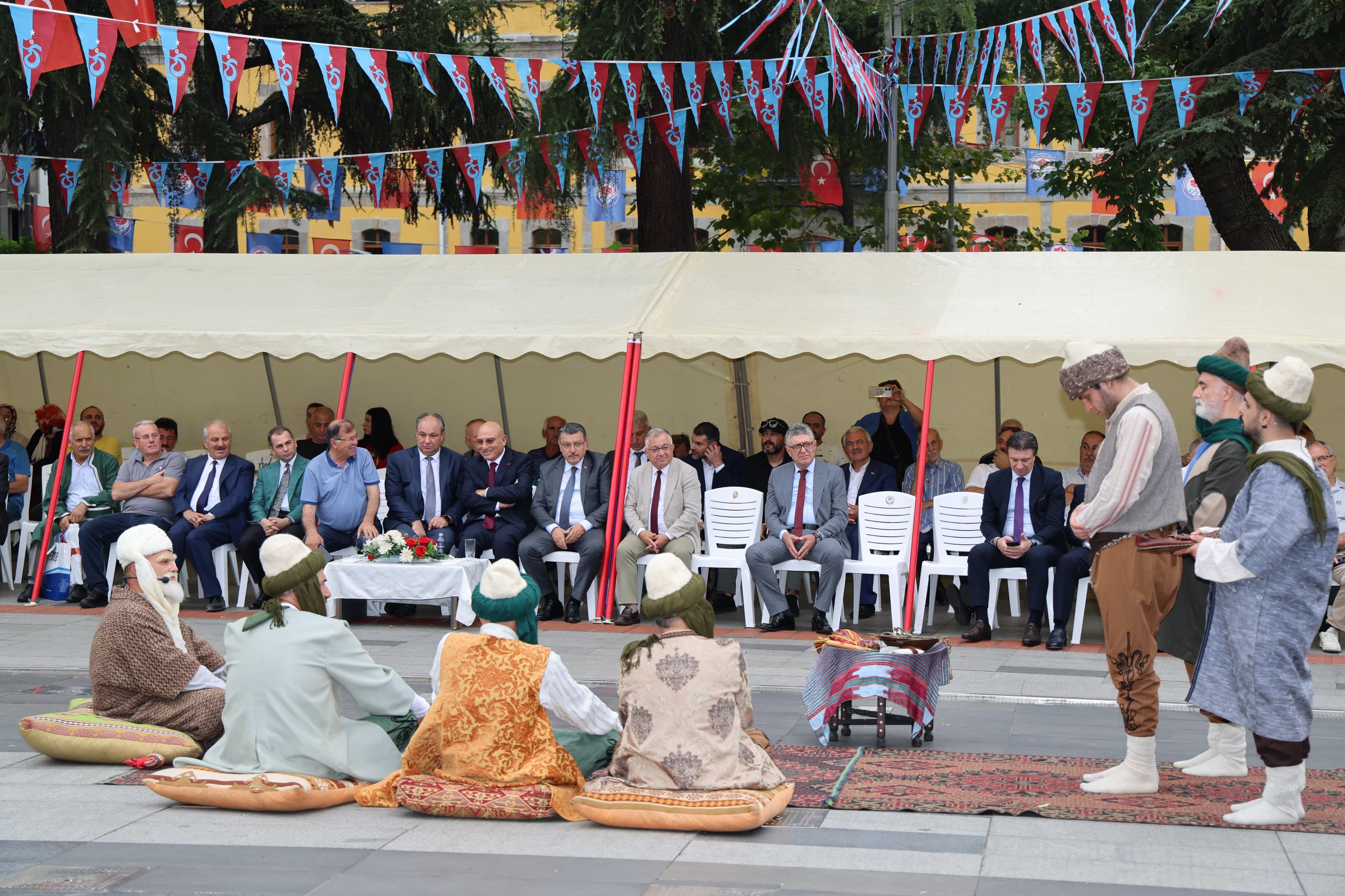 TRABZON BÜYÜKŞEHİR BELEDİYE BAŞKANI AHMET METİN GENÇ: AHİLİK ANLAYIŞININ EN GÜZEL ÖRNEĞİ TRABZON ESNAFI