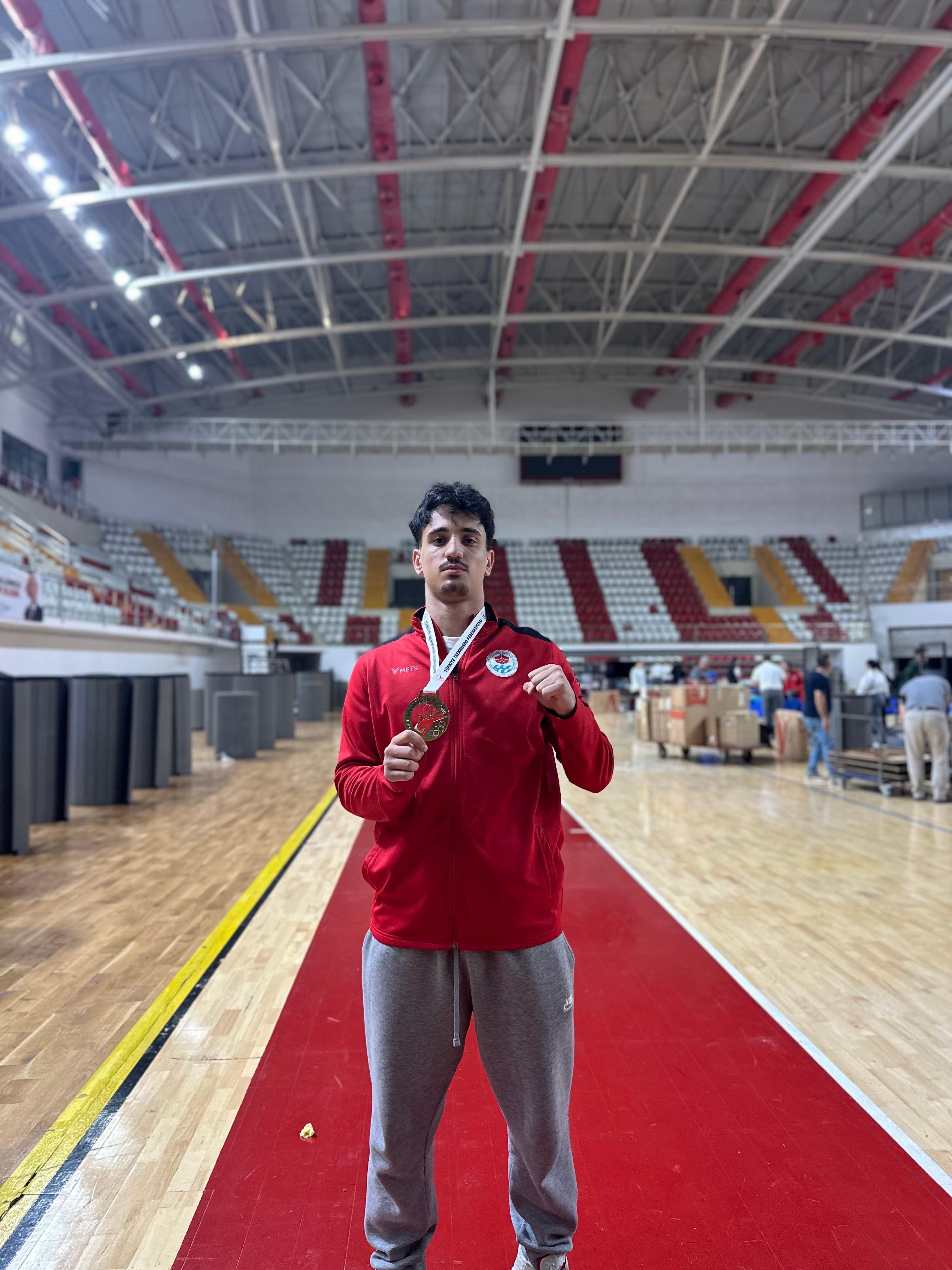 BÜYÜKŞEHİR SPORCULARI MADALYALARI TOPLADI