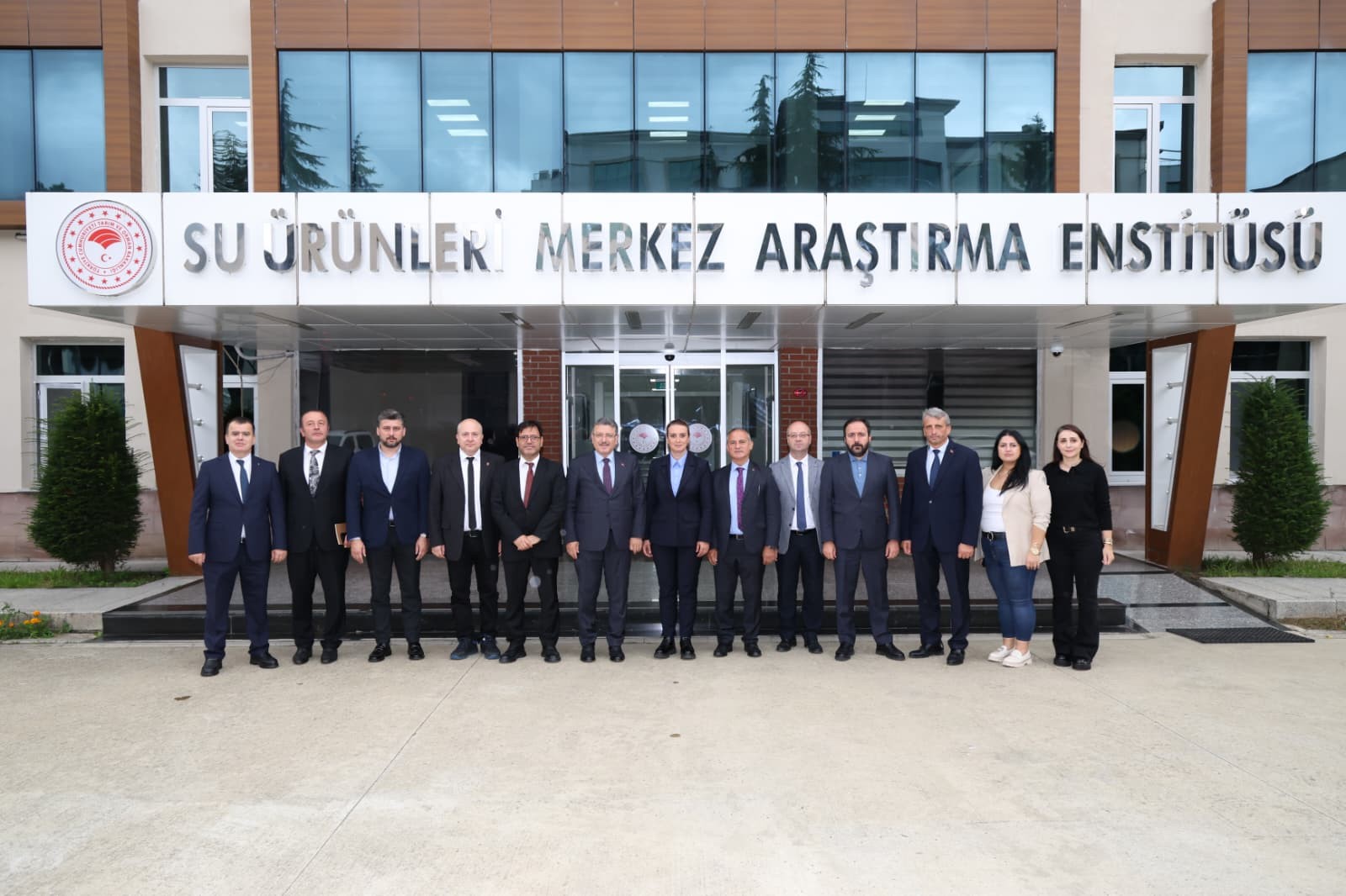 Trabzon Büyükşehir Belediye Başkanı Ahmet Metin  Genç'ten Su Ürünleri Araştırma Enstitüsü'ne övgü:
