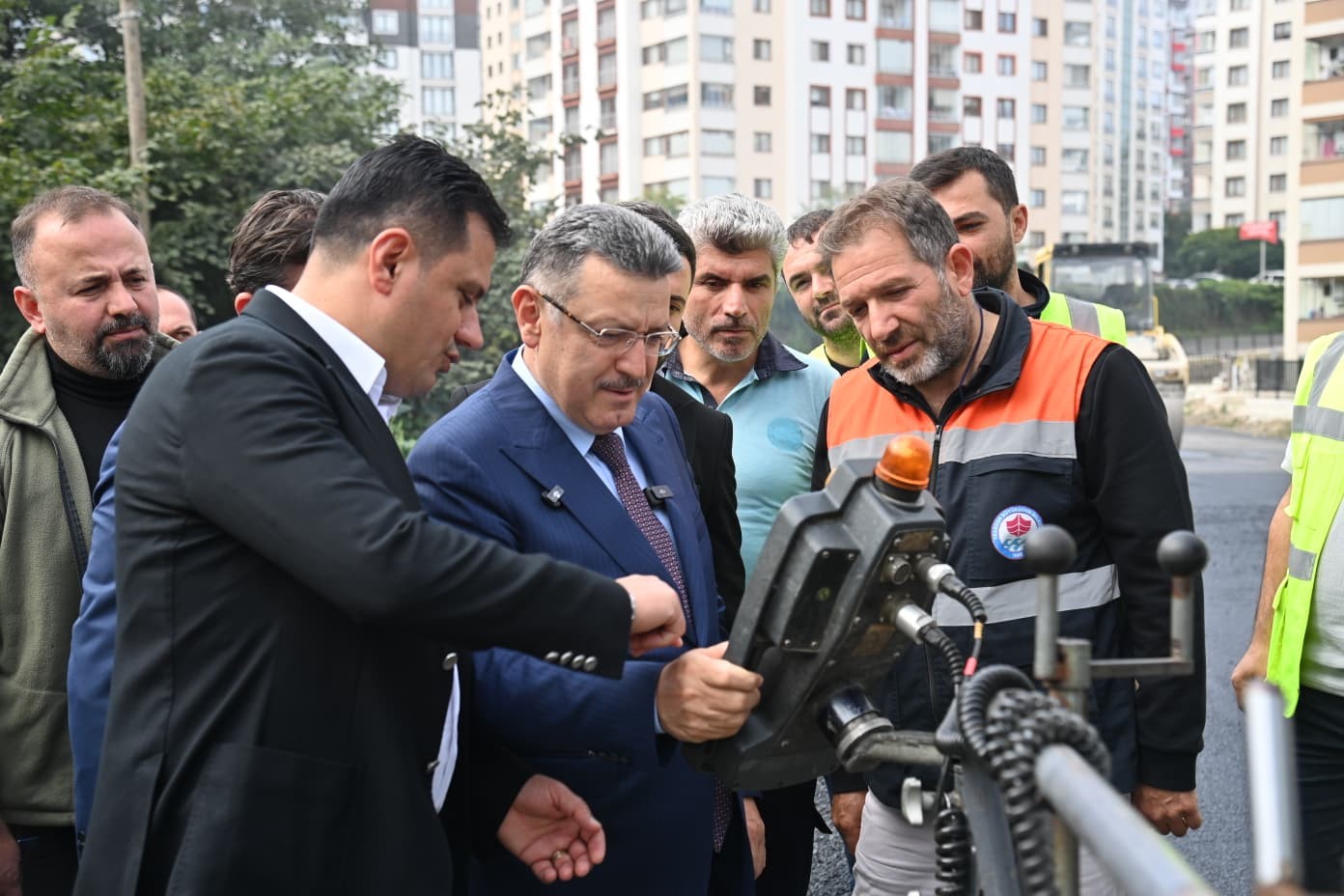 TRABZON BÜYÜKŞEHİR BELEDİYE BAŞKANI AHMET METİN GENÇ, ÇUKURÇAYIR VE ESENTEPE'DE ÇALIŞMALARI DENETLEDİ