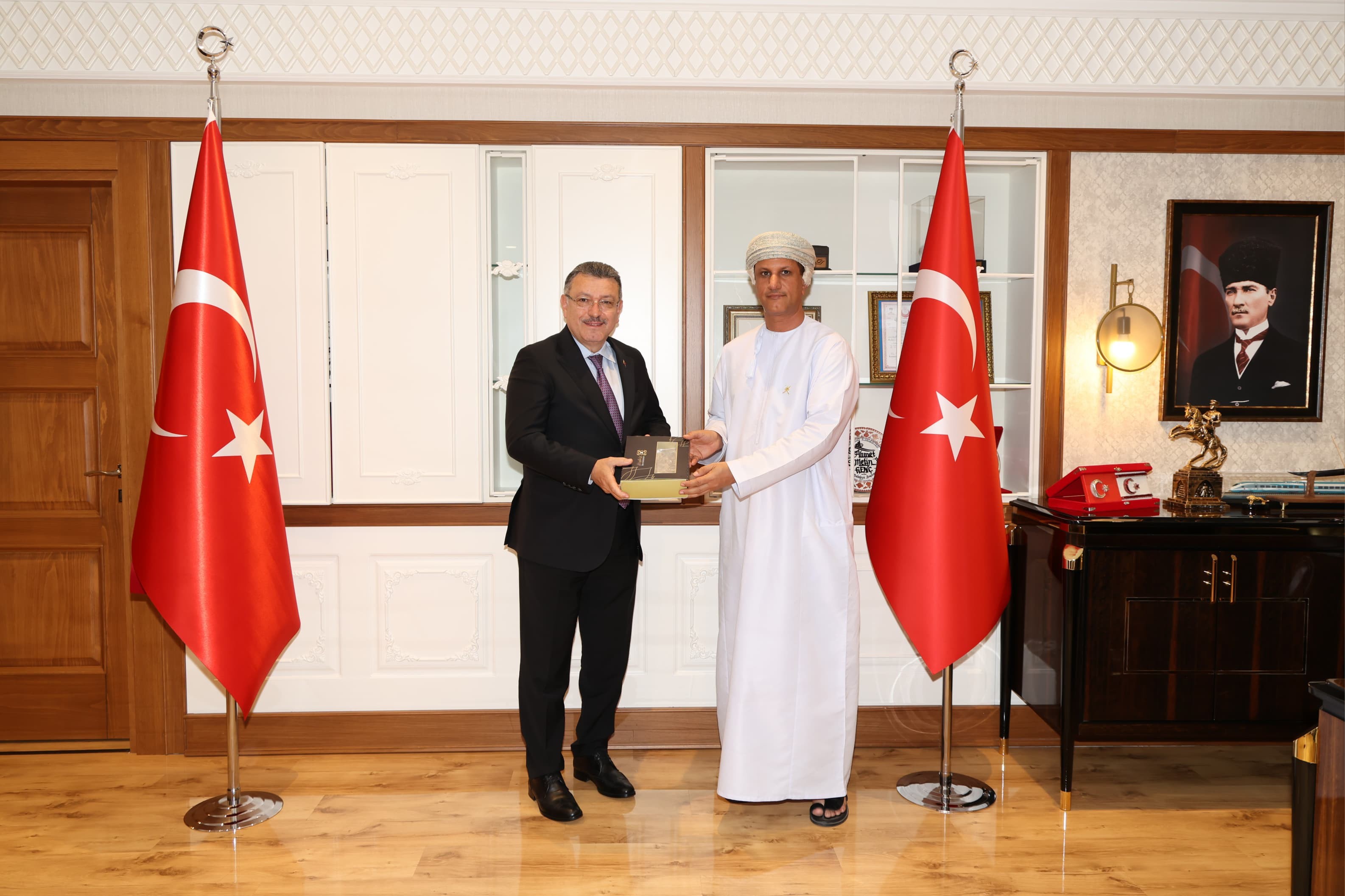 TRABZON BÜYÜKŞEHİR BELEDİYE BAŞKANI AHMET METİN GENÇ, UMMAN HEYETİNİ AĞIRLADI
