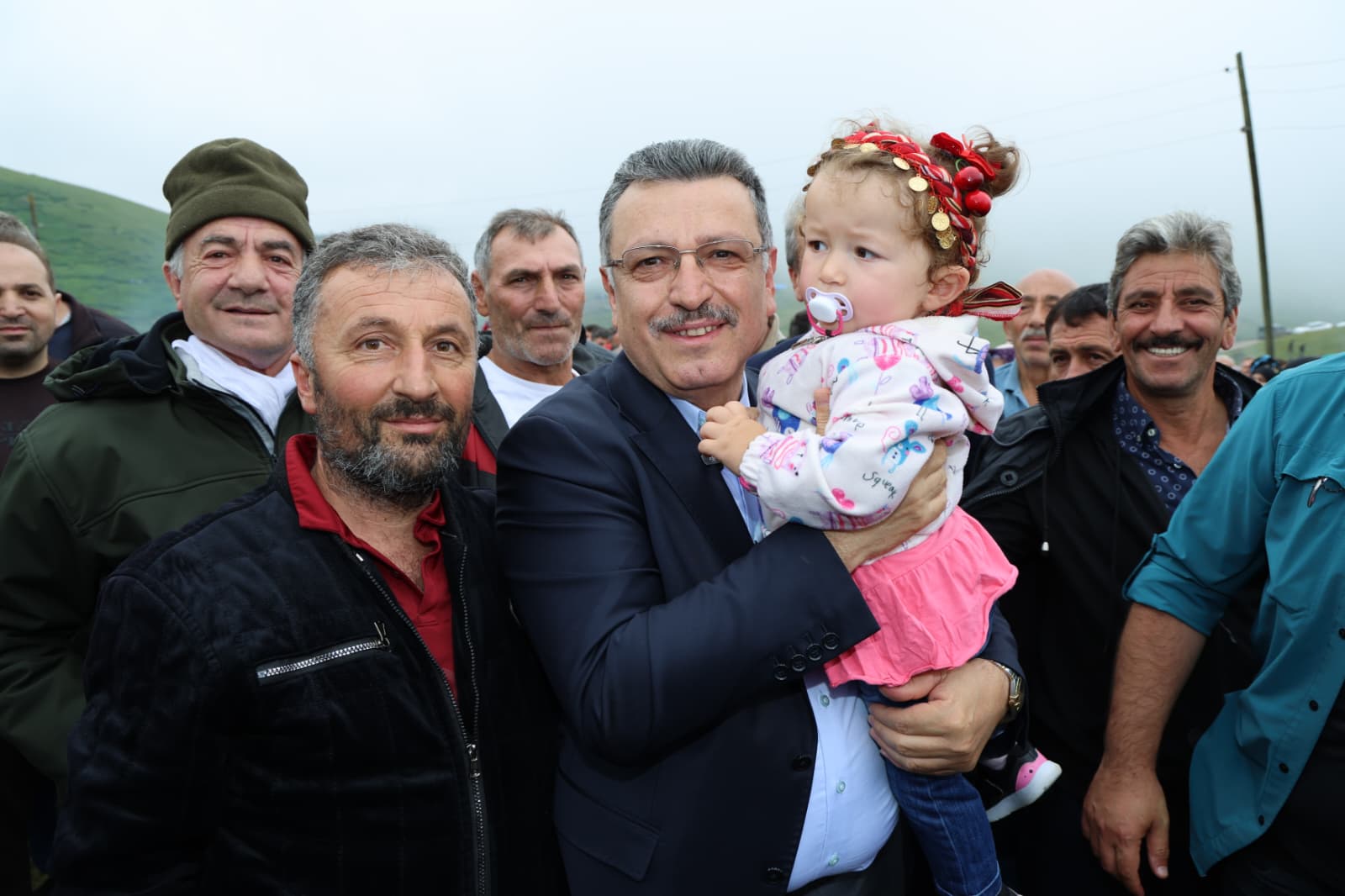 BAŞKAN GENÇ, HONEFTER YAYLA ŞENLİĞİ’NDE VATANDAŞLARLA BULUŞTU