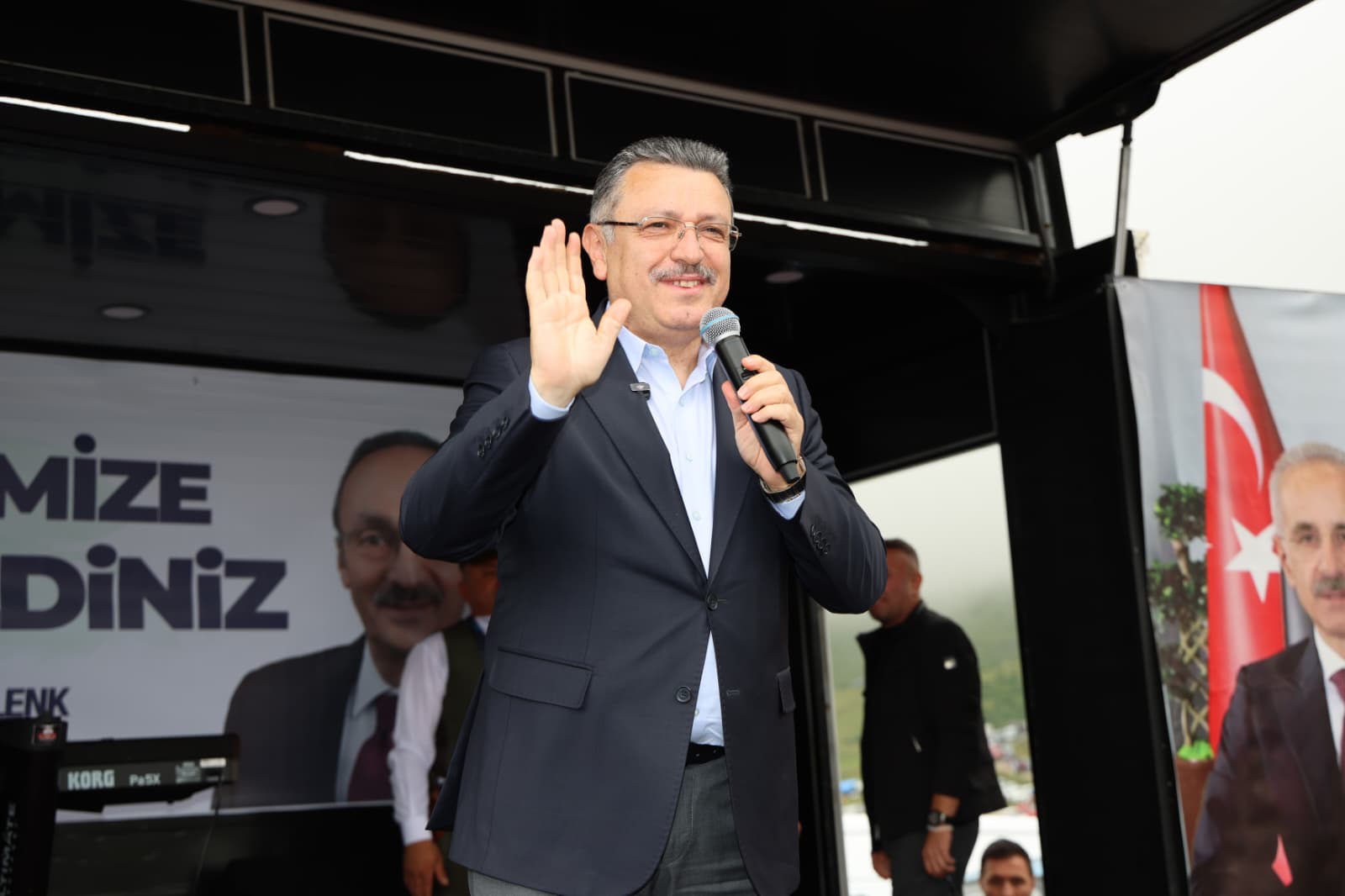 BAŞKAN GENÇ, HONEFTER YAYLA ŞENLİĞİ’NDE VATANDAŞLARLA BULUŞTU