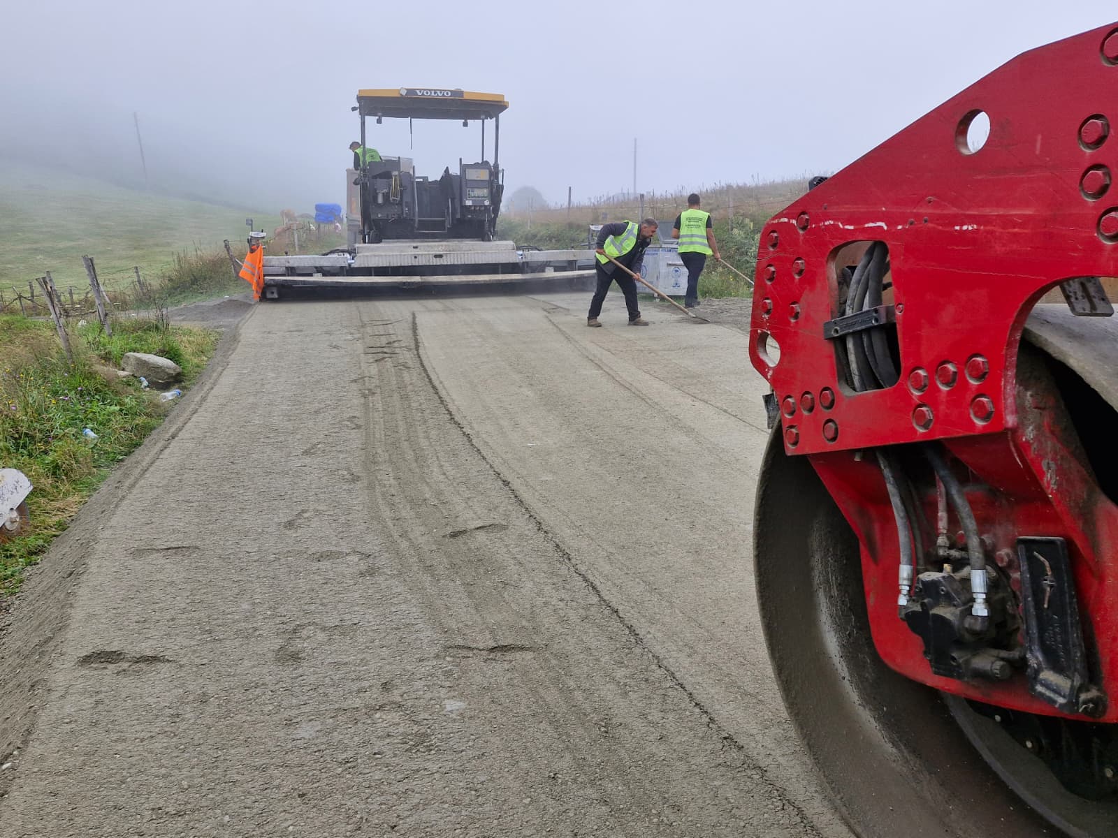 TRABZON’DA 4 İLÇEDE 13 KİLOMETRELİK YOL KURU BETONLA KAPLANDI