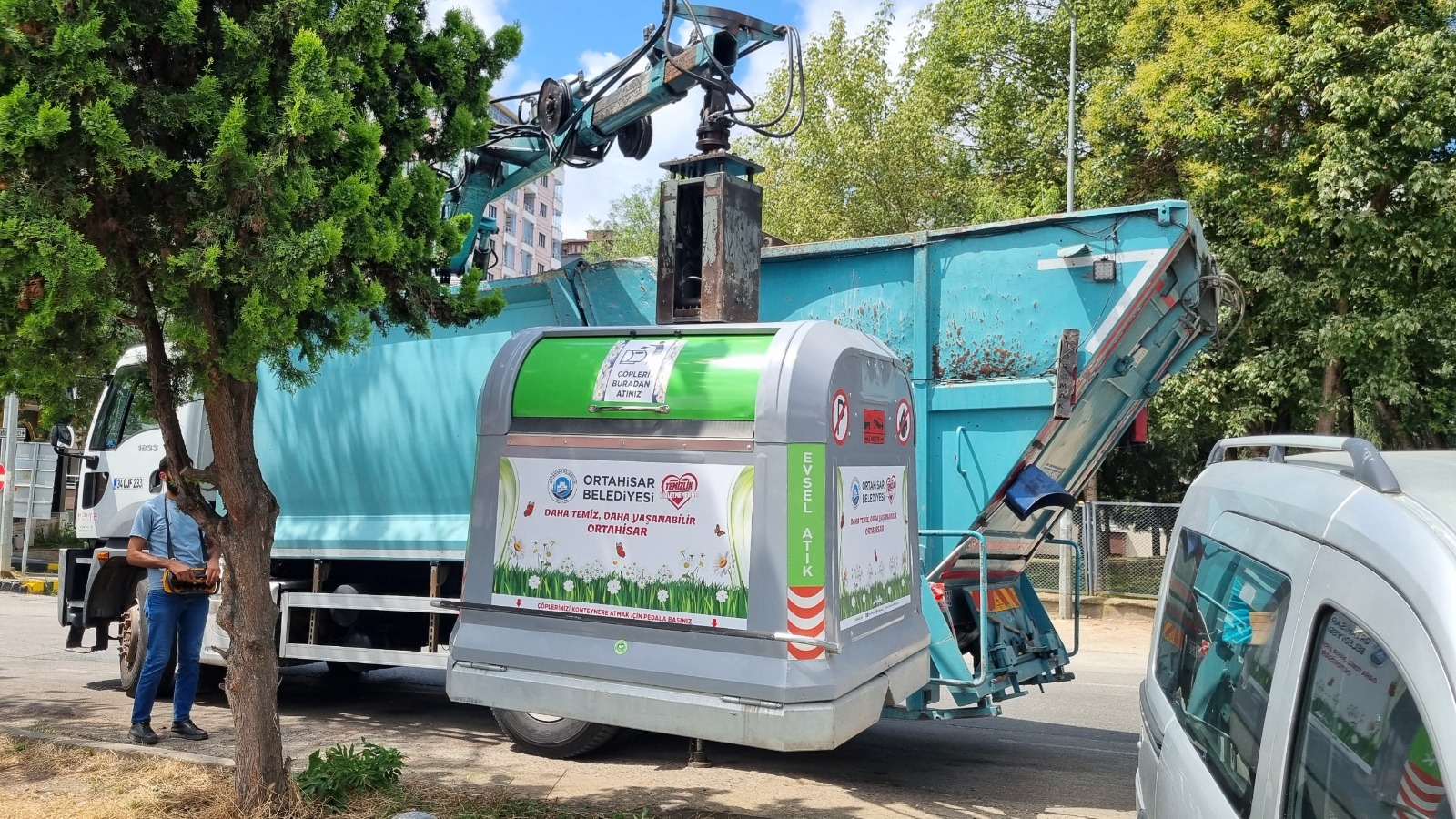 ORTAHİSAR’DA ÇÖP KONTEYNERLERİ, MODERN SİSTEM İLE YENİLENİYOR