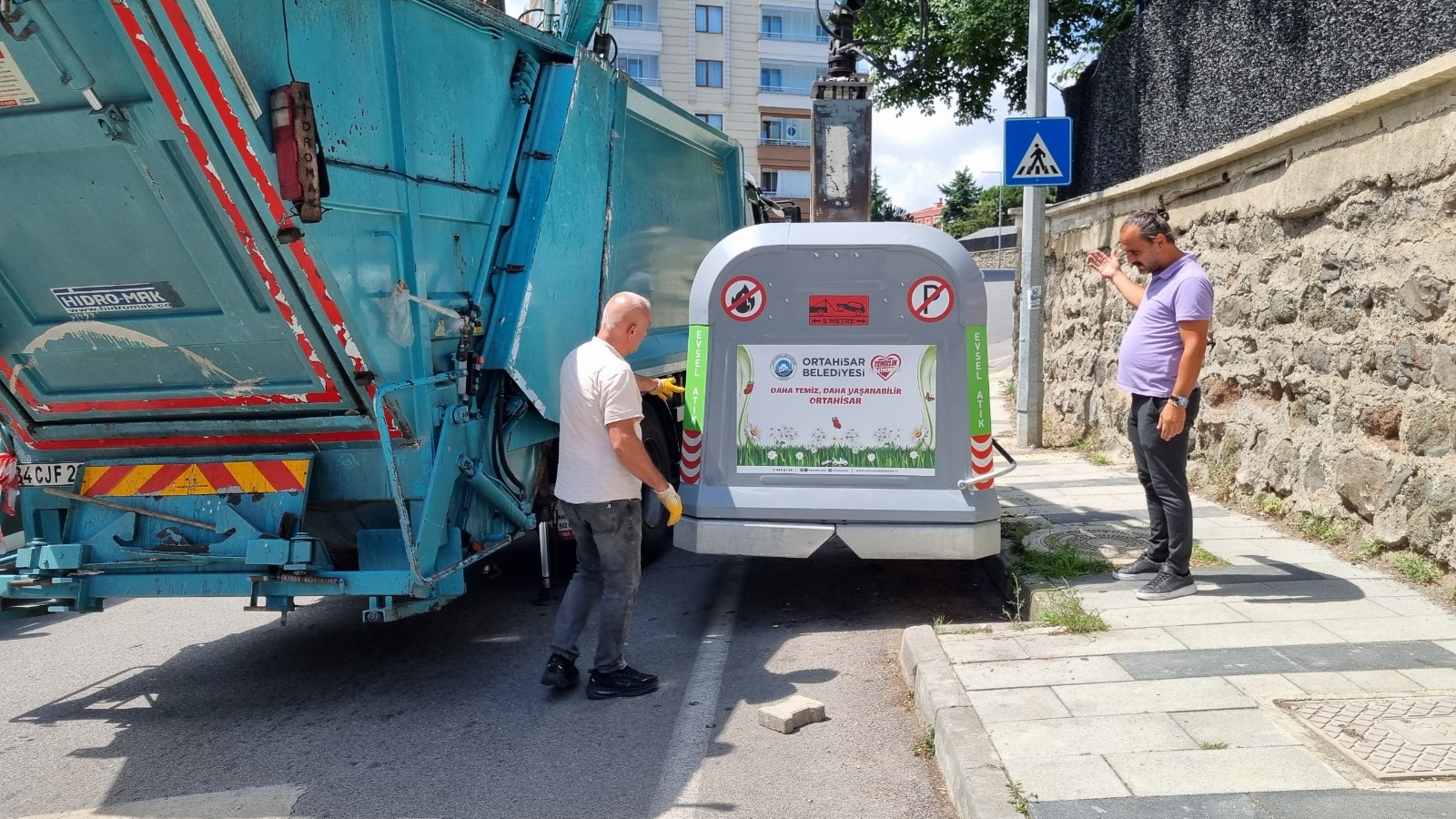 ORTAHİSAR’DA ÇÖP KONTEYNERLERİ, MODERN SİSTEM İLE YENİLENİYOR