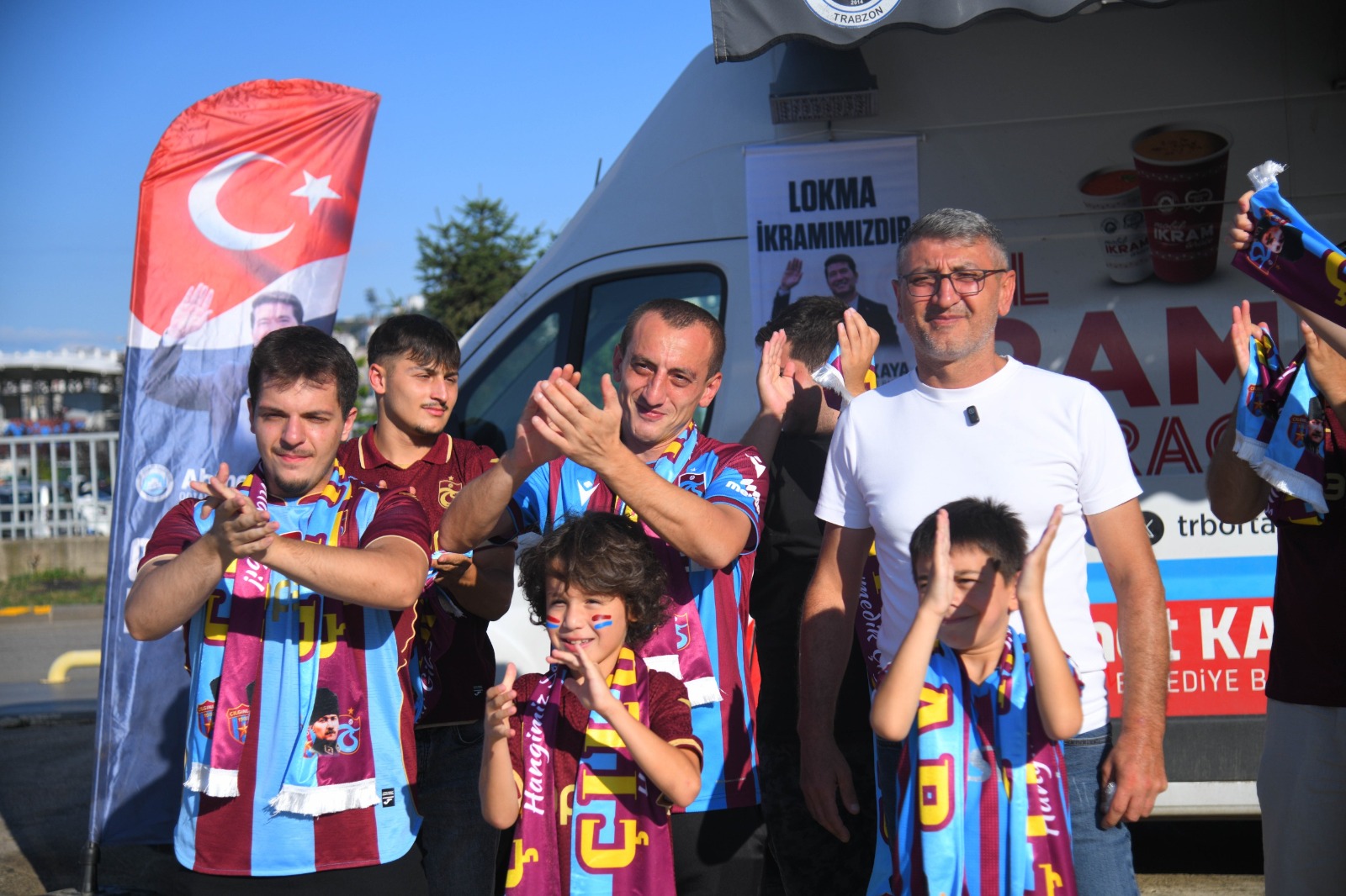BAŞKAN KAYA, TRABZONSPOR TARAFTARLARINA 3 BİN KAŞKOL HEDİYE ETTİ