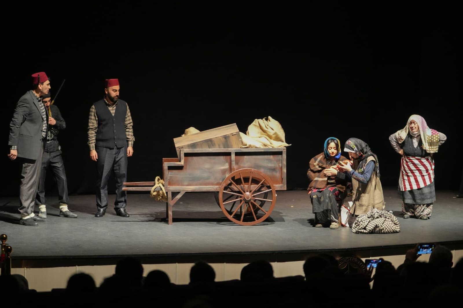 ŞEHİR TİYATROSU SEZONA DAMGA VURDU