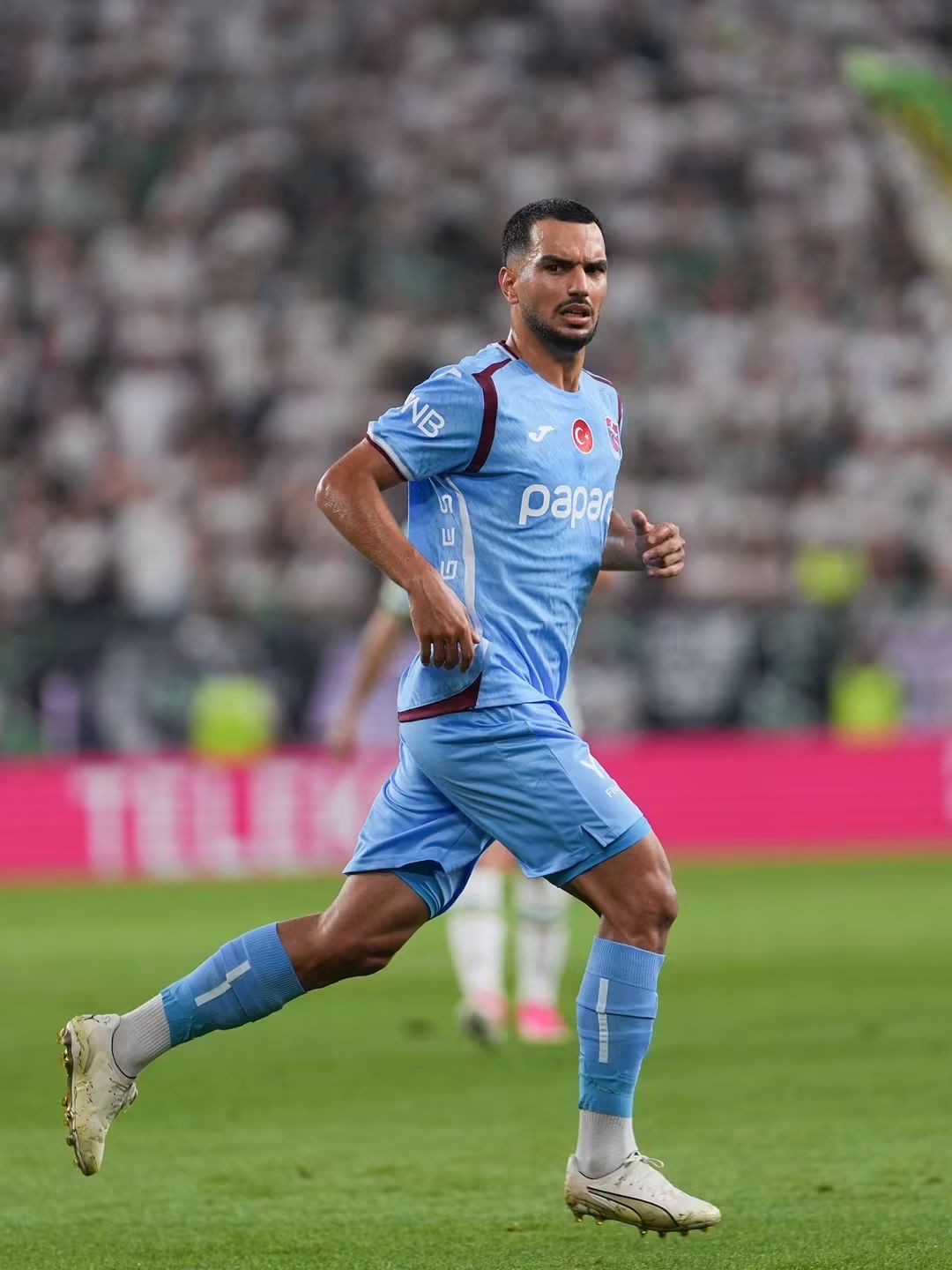 Trabzonspor İlk Yarıyı 1-0 Geride Tamamladı, Malinovskyi Kırmızı Kart Gördü