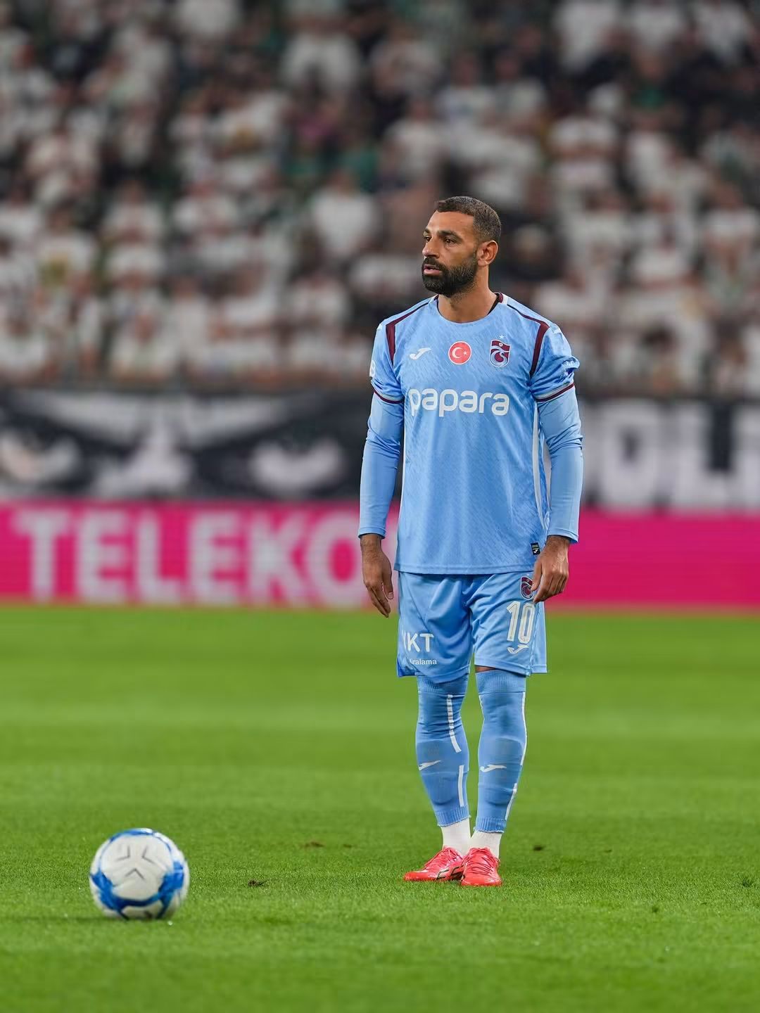 Trabzonspor İlk Yarıyı 1-0 Geride Tamamladı, Malinovskyi Kırmızı Kart Gördü