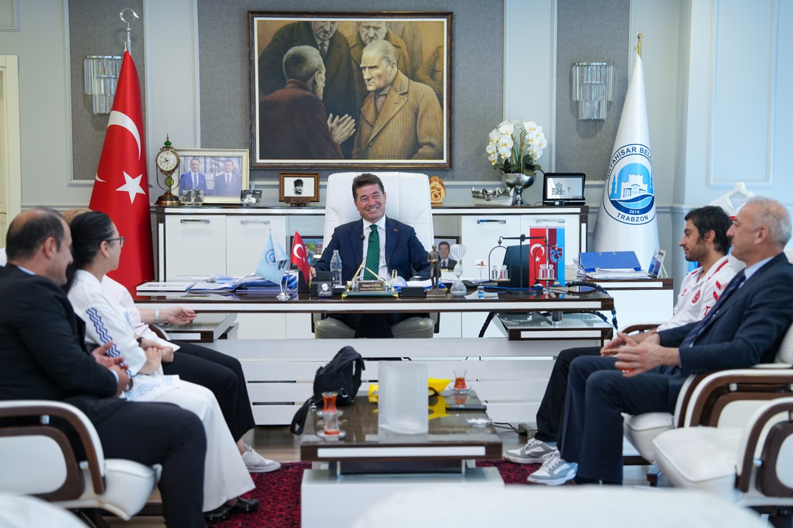OSTAHİSAR BELEDİYE BAŞKANI AHMET  KAYA, AKDENİZ OYUNLARI’NDAN MADALYALARLA DÖNEN BUĞRA SELİMZADE’Yİ AĞIRLADI