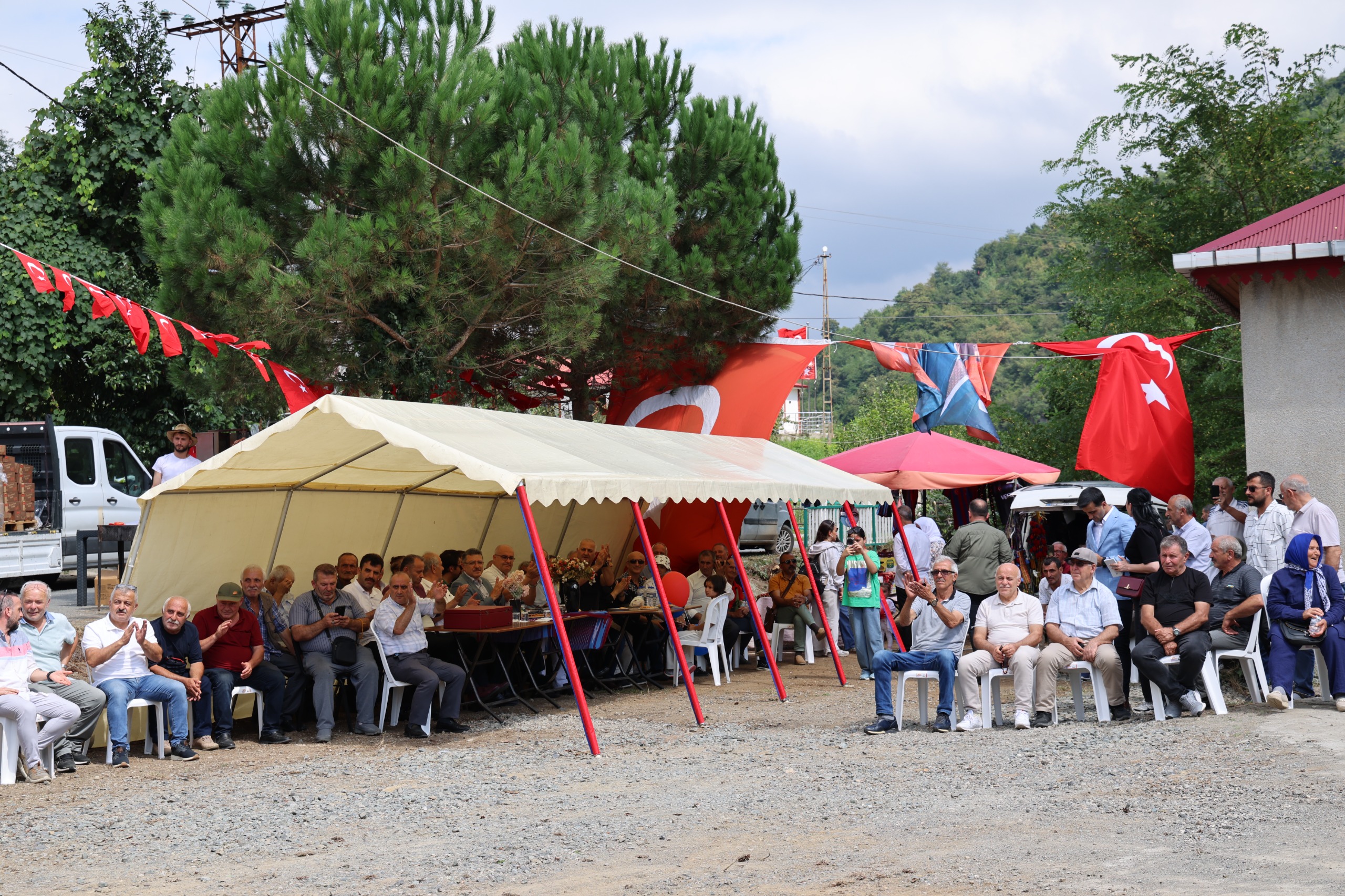 TRABZON BÜYÜKŞEHİR BELEDİYE BAŞKANI AHMET METİN GENÇ: BU TOPRAKLARA HİZMET ETMEK BORCUMUZ