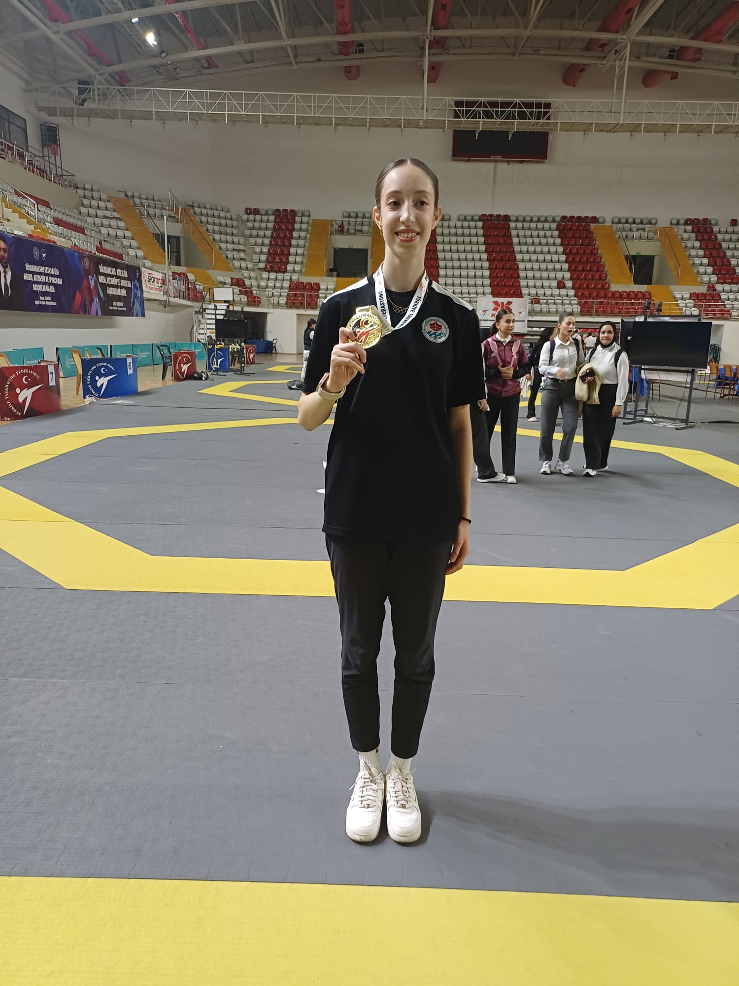 BÜYÜKŞEHİR SPORCULARI MADALYALARI TOPLADI