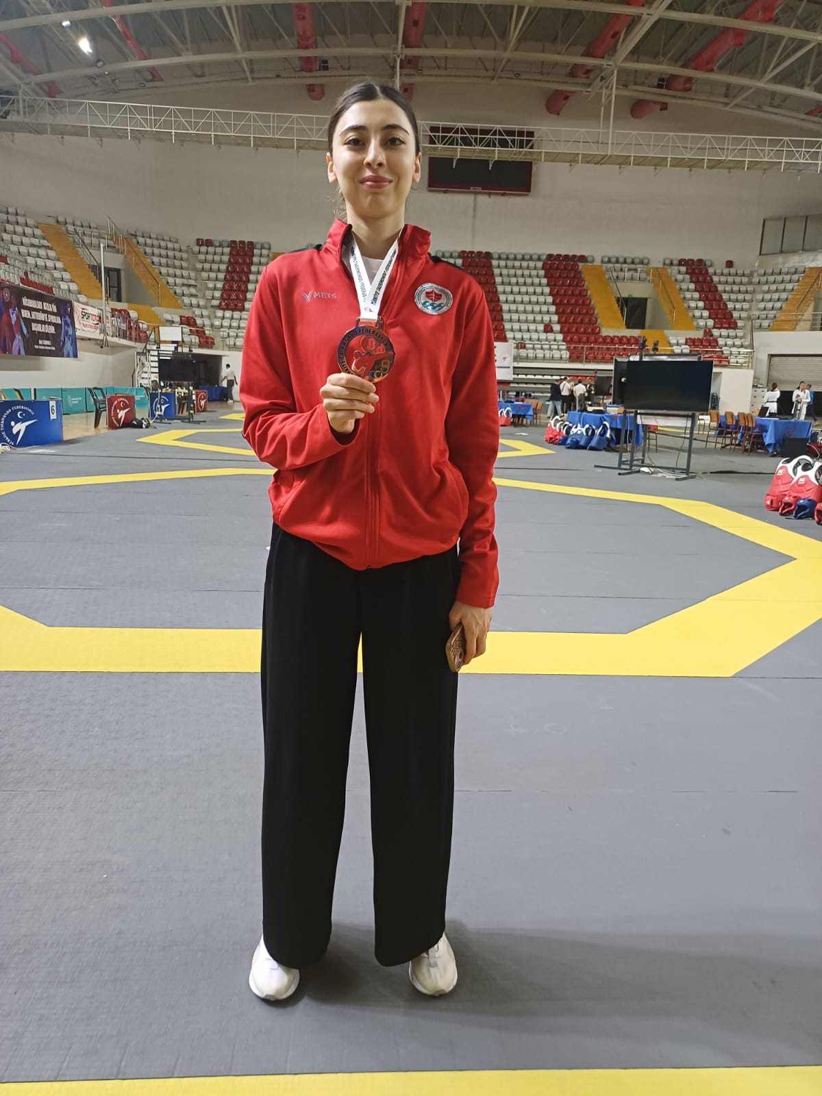BÜYÜKŞEHİR SPORCULARI MADALYALARI TOPLADI