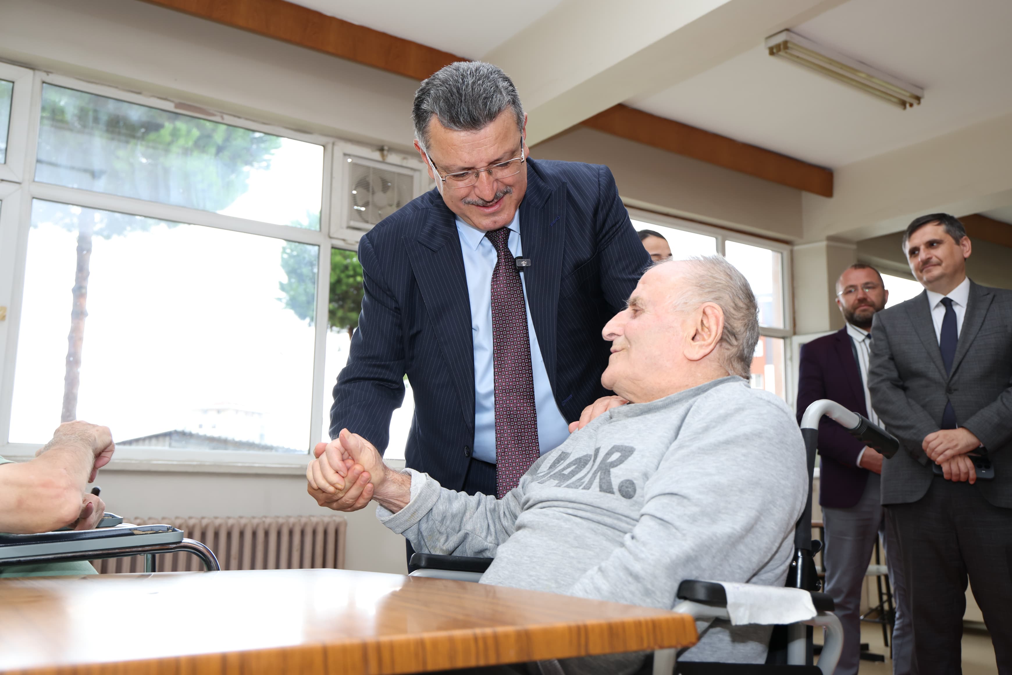 TRABZON BÜYÜKŞEHİR BELEDİYE BAŞKANI AHMET METİN GENÇ'TEN YAŞLI ÇINARLARA ZİYARET