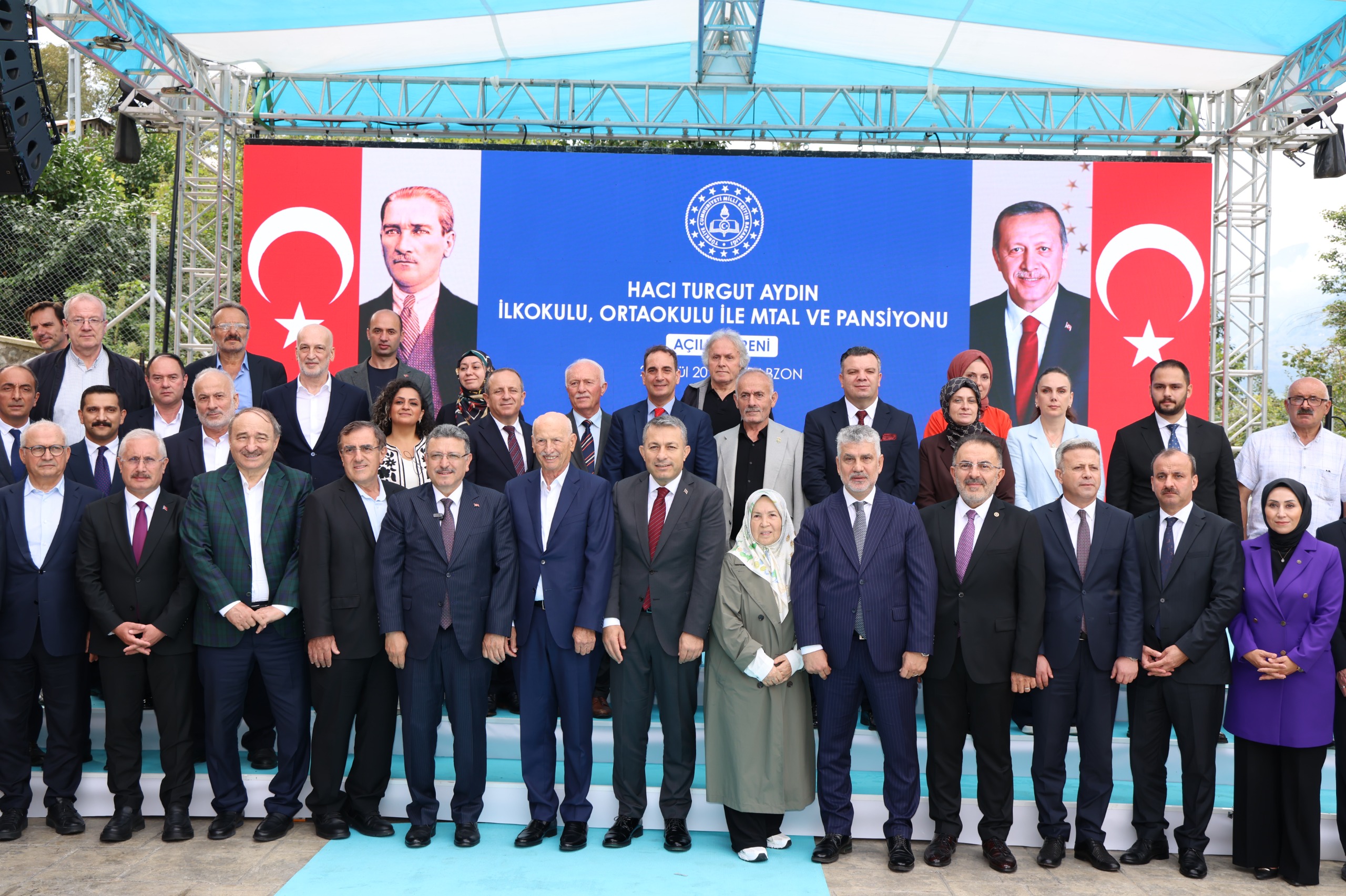 TRABZON BÜYÜKŞEHİR BELEDİYE BAŞKANI AHMET METİN GENÇ: EĞİTİM DEVLETİN DEĞİL, HEPİMİZİN SORUMLULUĞUDUR