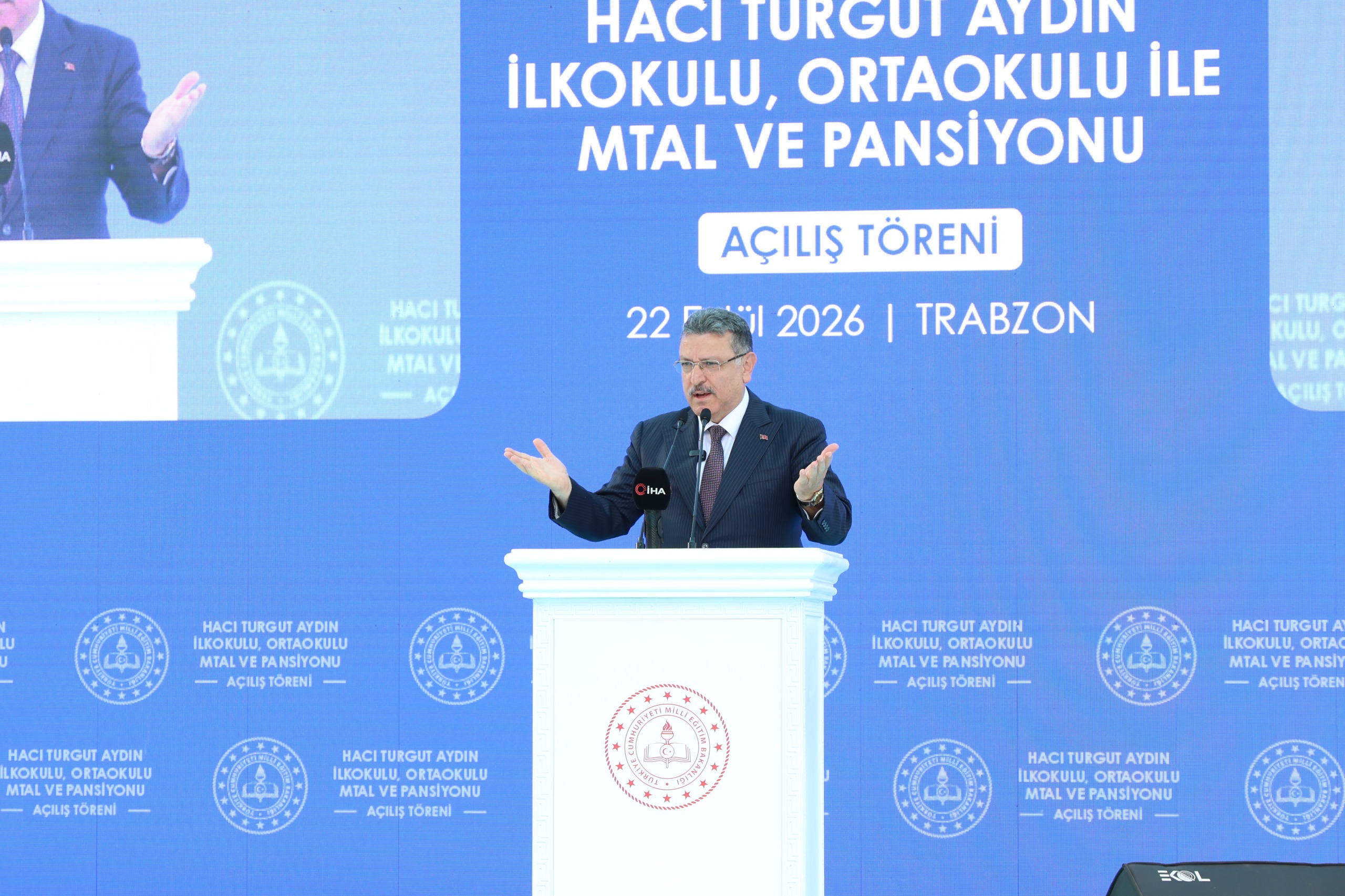 TRABZON BÜYÜKŞEHİR BELEDİYE BAŞKANI AHMET METİN GENÇ: EĞİTİM DEVLETİN DEĞİL, HEPİMİZİN SORUMLULUĞUDUR