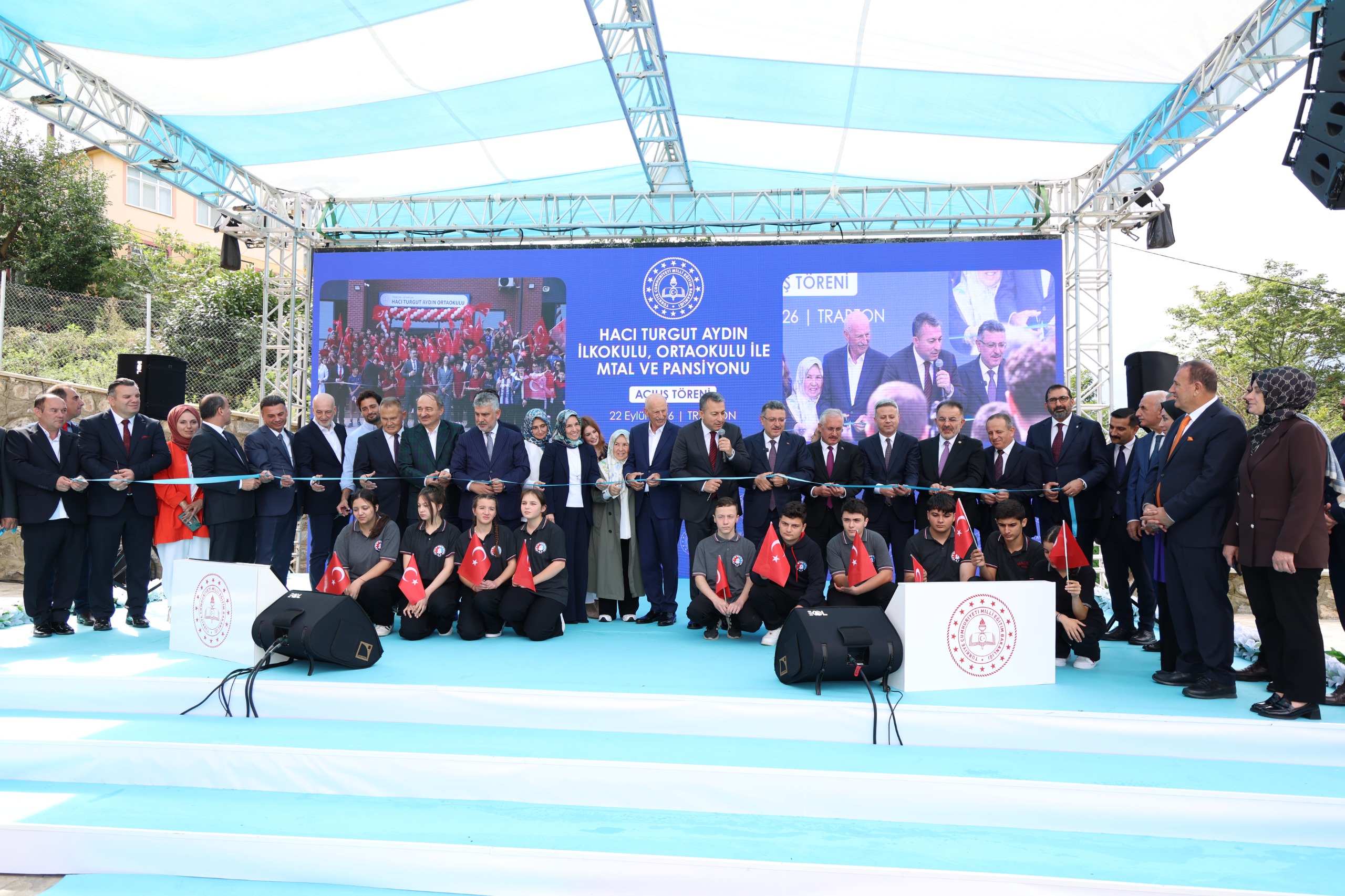TRABZON BÜYÜKŞEHİR BELEDİYE BAŞKANI AHMET METİN GENÇ: EĞİTİM DEVLETİN DEĞİL, HEPİMİZİN SORUMLULUĞUDUR