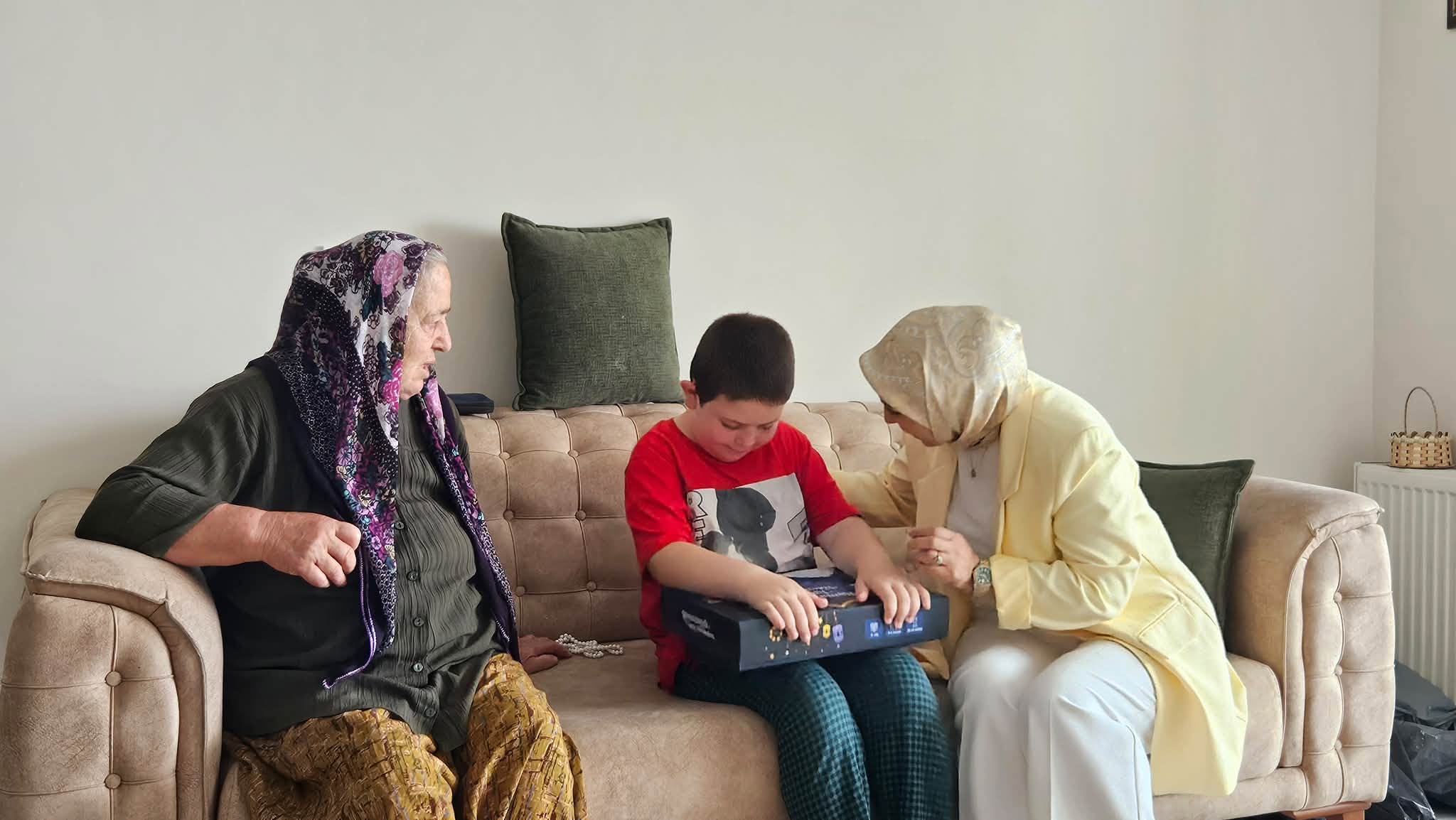 AK Parti Kadın Kolları’ndan Sürmene’de Yoğun Ziyaret Programı