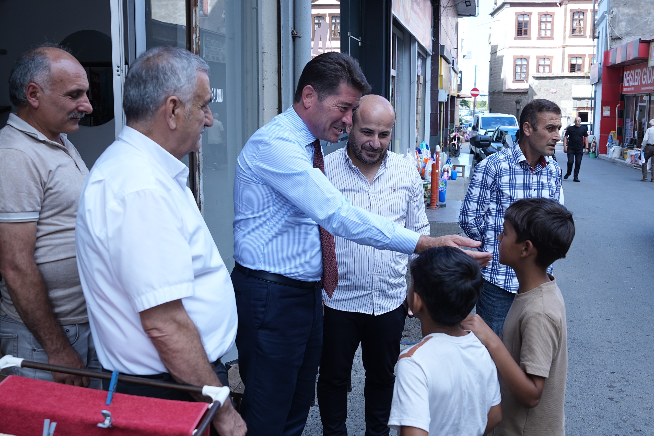 ORTAHİSAR BELEDİYE BAŞKANI KAYA, YENİMALLE VE PAZARKAPI’DA ESNAFLA BİR ARAYA GELDİ