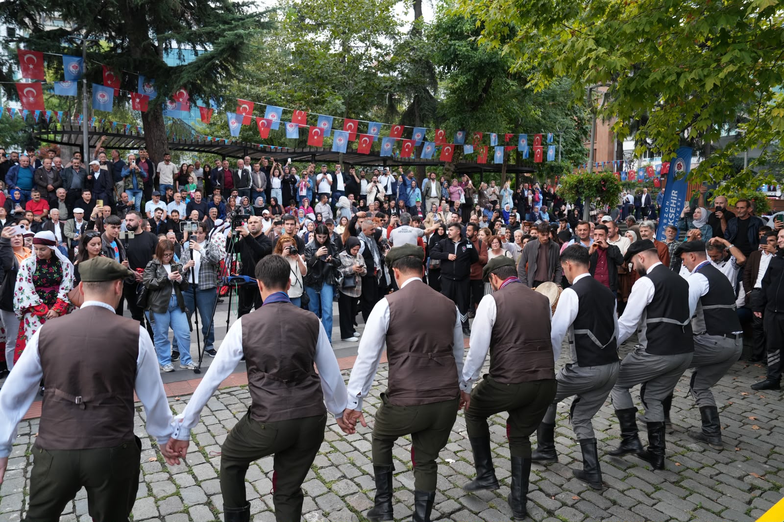 TRABZON İLE MARDİN ARASINDA GÖNÜL KÖPRÜSÜ BULGUR FESTİVALİ İLE PEKİŞTİ