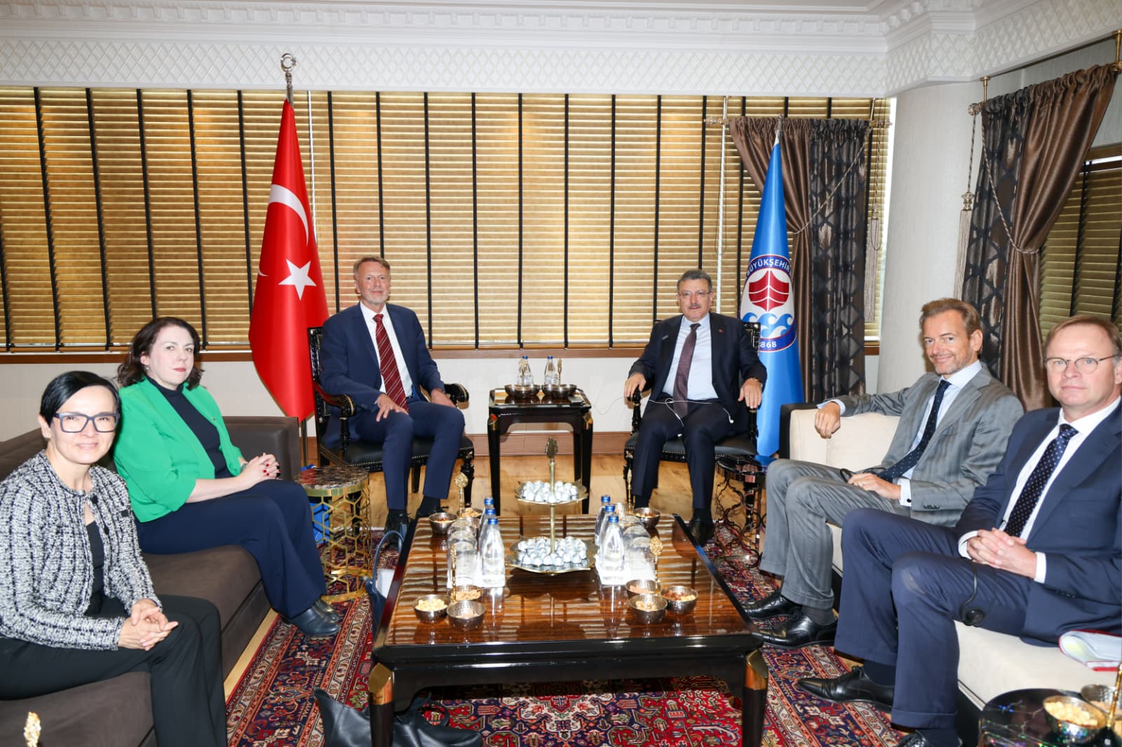 TRABZON BÜYÜKŞEHİR BELEDİYE BAŞKANI AHMET METİN GENÇ, TRABZON’UN POTANSİYELİNİ BÜYÜKELÇİLERE ANLATTI