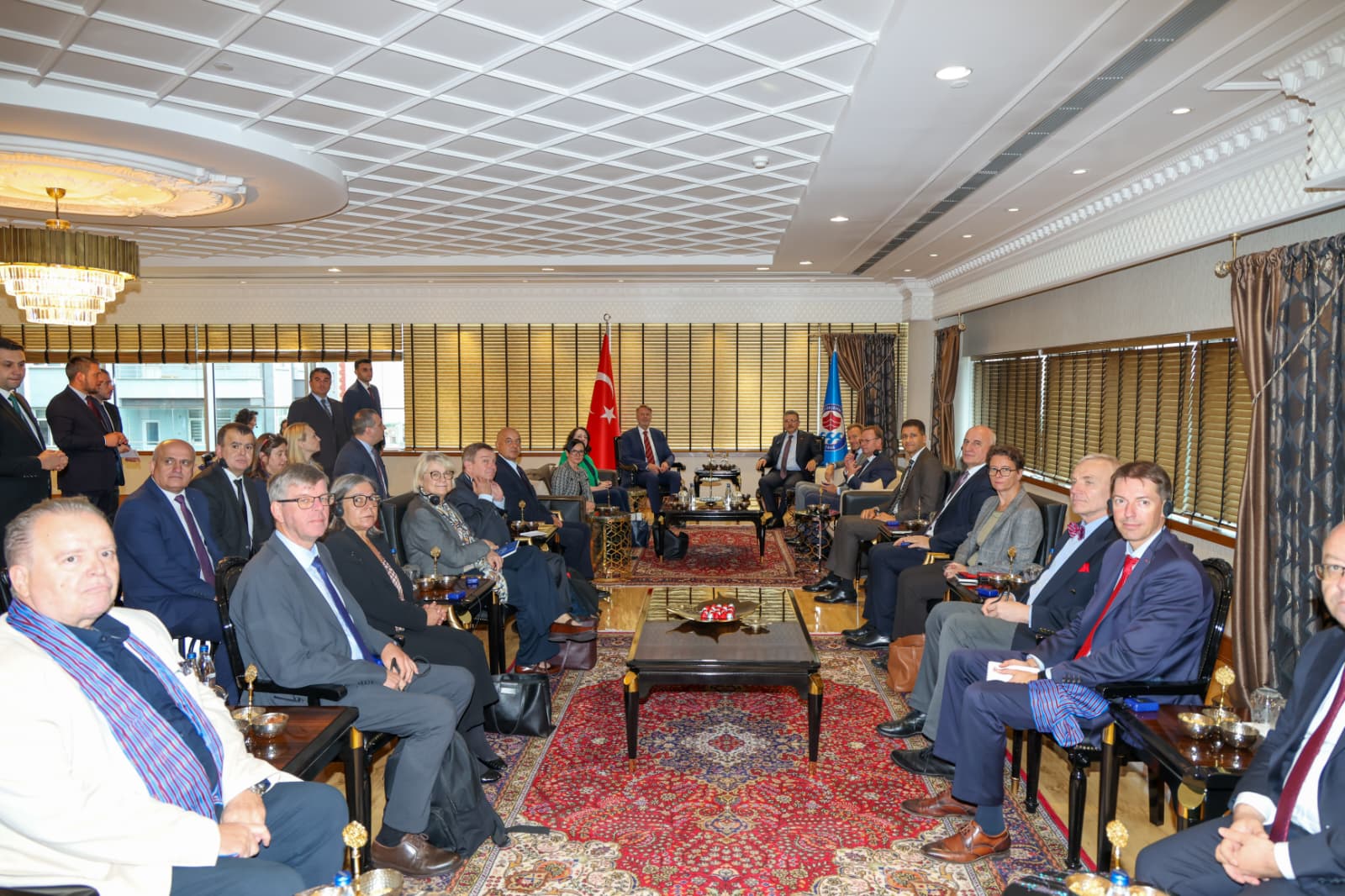 TRABZON BÜYÜKŞEHİR BELEDİYE BAŞKANI AHMET METİN GENÇ, TRABZON’UN POTANSİYELİNİ BÜYÜKELÇİLERE ANLATTI