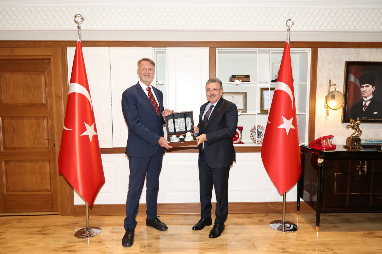 TRABZON BÜYÜKŞEHİR BELEDİYE BAŞKANI AHMET METİN GENÇ, TRABZON’UN POTANSİYELİNİ BÜYÜKELÇİLERE ANLATTI