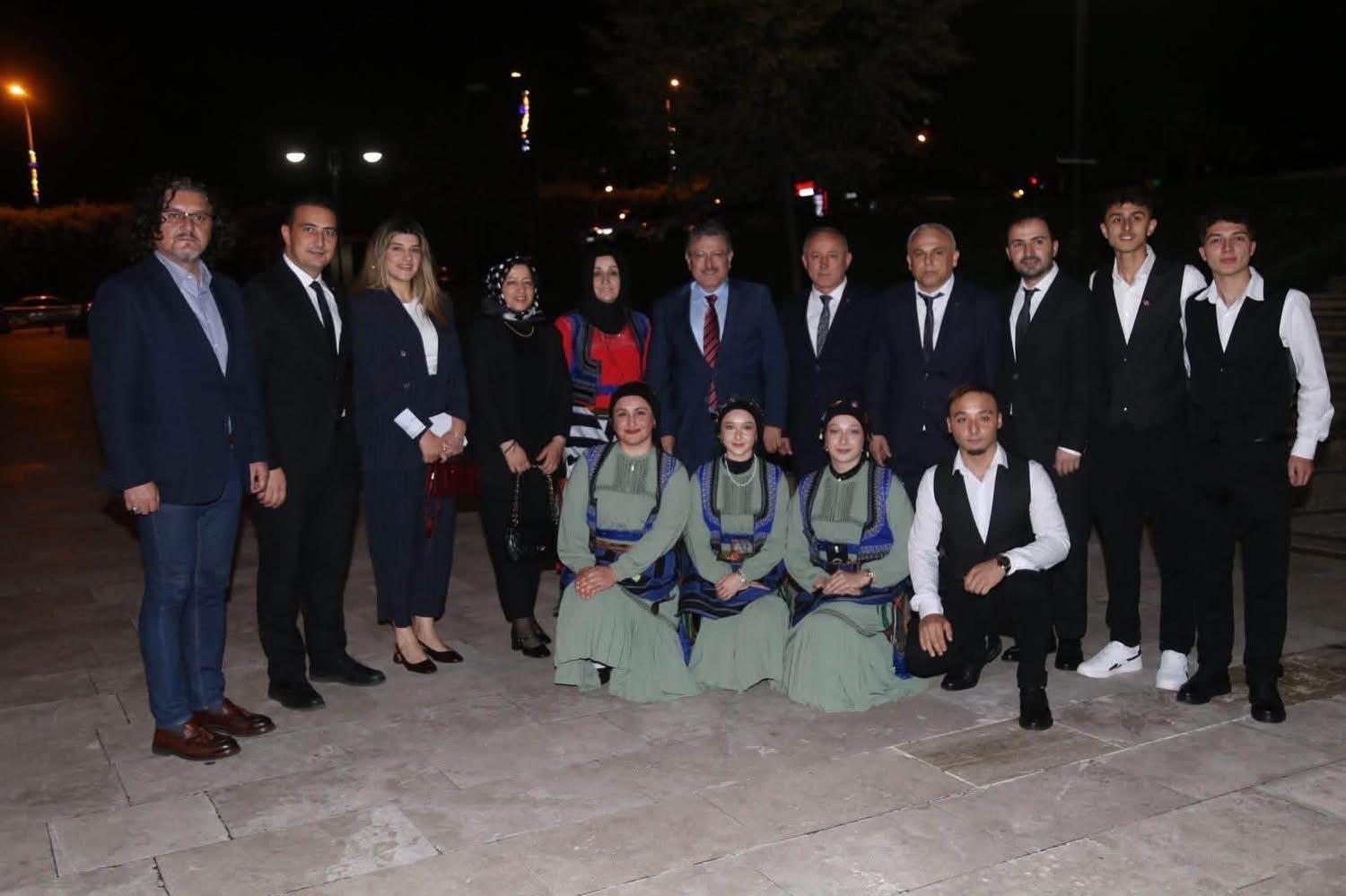 BÜYÜKŞEHİR BELEDİYE BAŞKANI AHMET METİN GENÇ'TEN AĞASAR KÜLTÜR EVİ'NE DESTEK