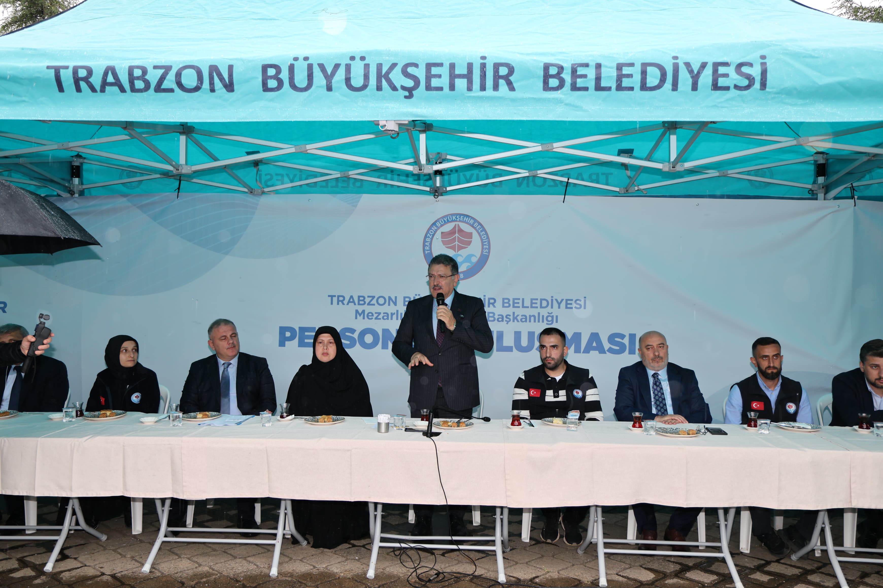 TRABZON BÜYÜKŞEHİR BELEDİYE BAŞKANI AHMET METİN GENÇ, ÇUKURÇAYIR VE ESENTEPE'DE ÇALIŞMALARI DENETLEDİ