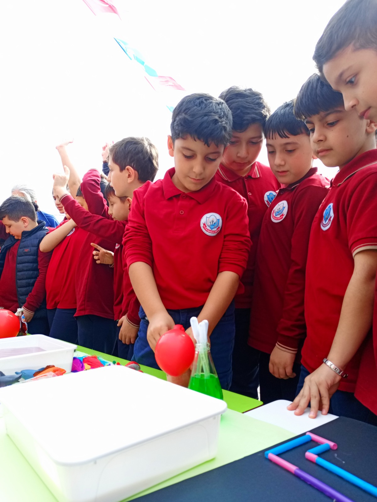 ÇİLEKLİ DÜŞLER KÖYÜ MİNİK MİSAFİRLERİNİ AĞIRLAMAYA DEVAM EDİYOR
